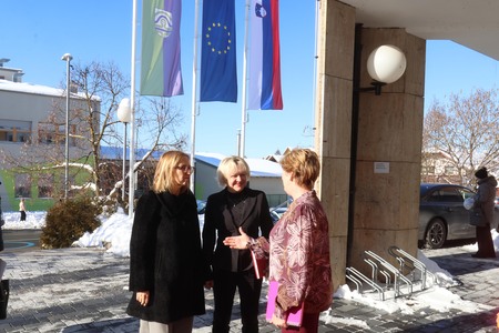 DELOVNI OBISK MINISTRICE ZA ZDRAVJE V ZD DR BOŽIDARJA LAVRIČA CERKNICA 02 FOTO LJUBO VUKELIČ